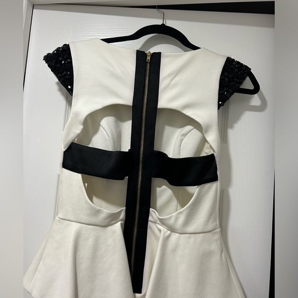 White XOXO dress, open back, size 9/10 but fits like a small - Picture 4 of 6